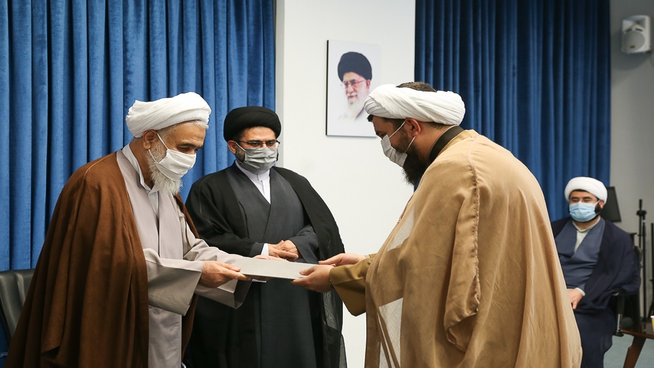 تجلیل از ائمه جماعت فعال قزوین