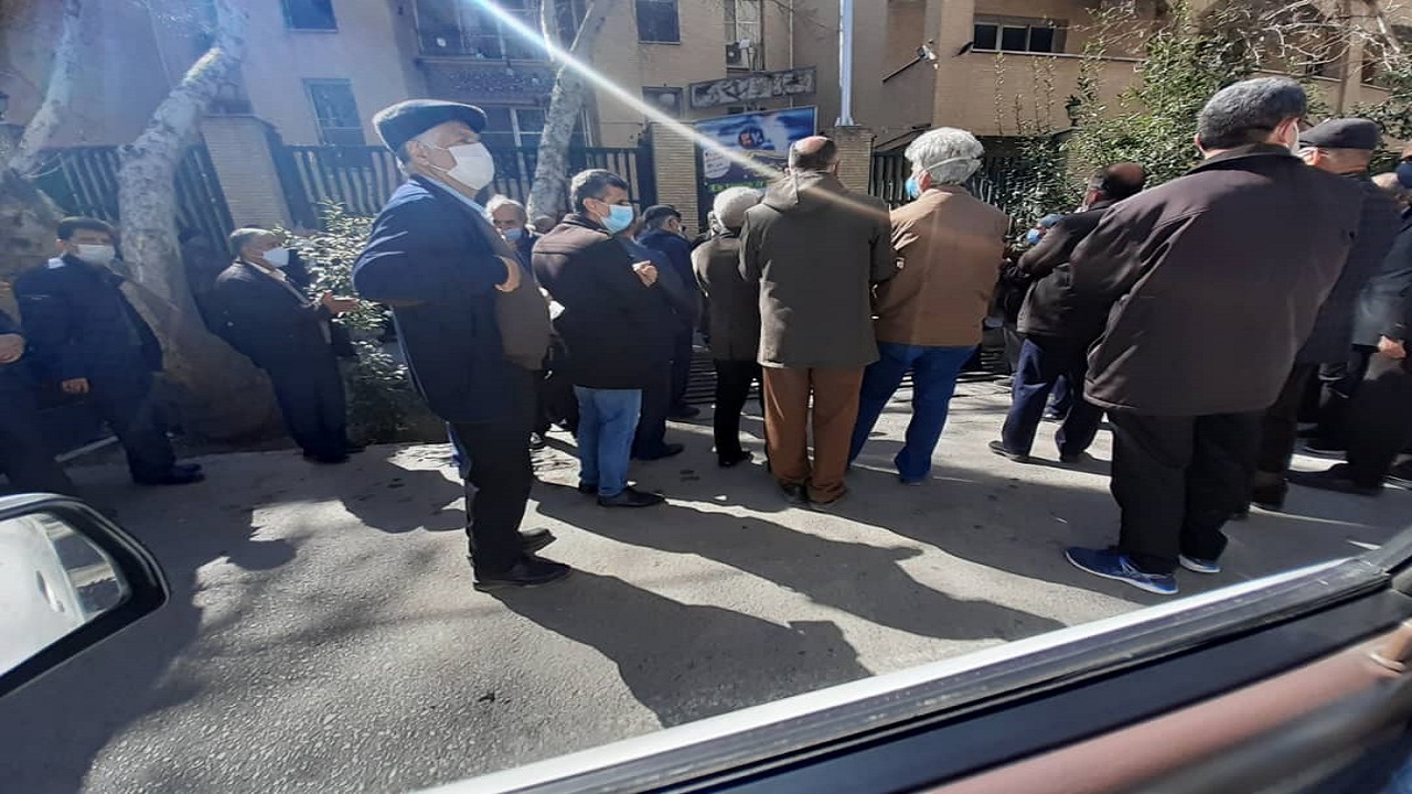 تجمع تکراری بازنشستگان تامین اجتماعی/ مسئولان : صبور باشید!