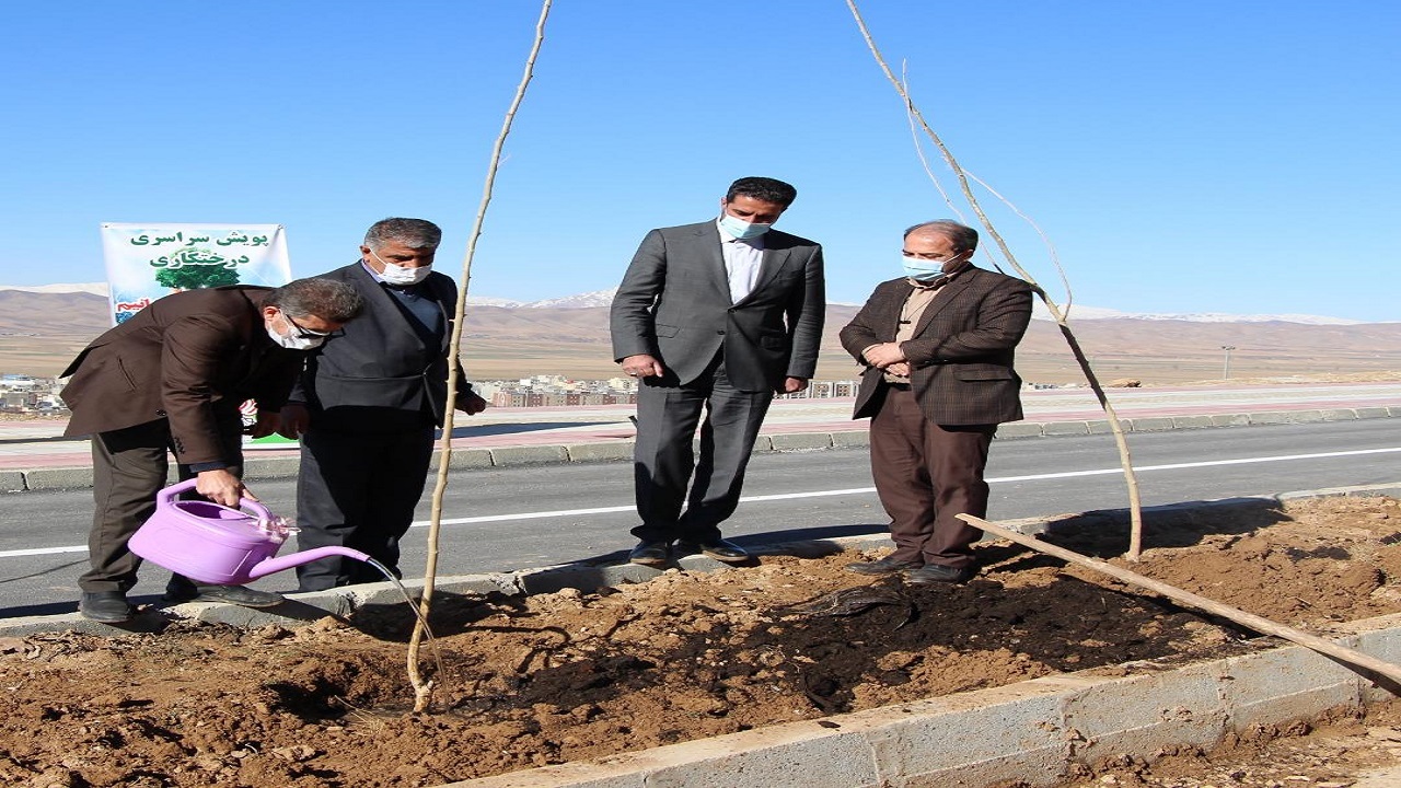 کاشت ۳۰ اصله نهال در شهرکرد به مناسبت روز درختکاری