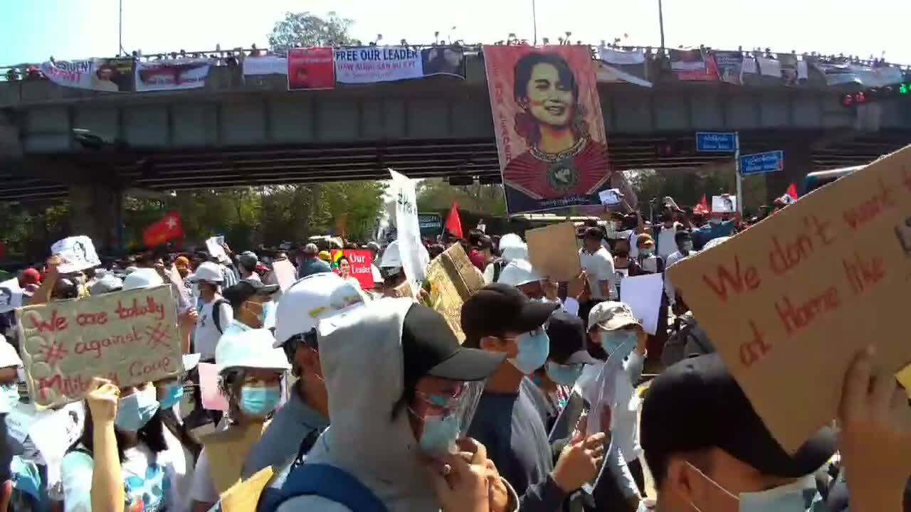 پلیس میانمار بیمارستان‌ها را اشغال کرد