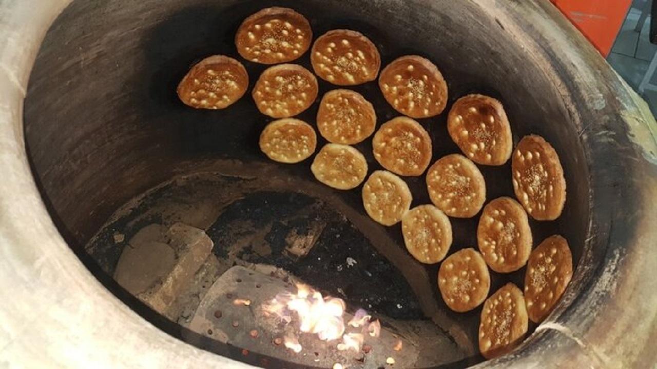 پخت کلوچه سنت دیرینه شهرستان ملایر/ سالانه ۲۵ میلیون کلوچه در ملایر تولید می&zwnj;شود