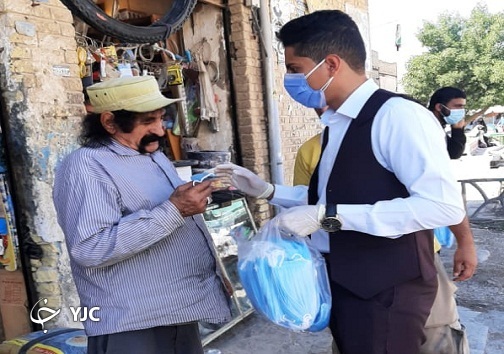 توزیع ماسک جدال با کرونا در مناطق محروم خوزستان با توزیع ملزومات بهداشتی