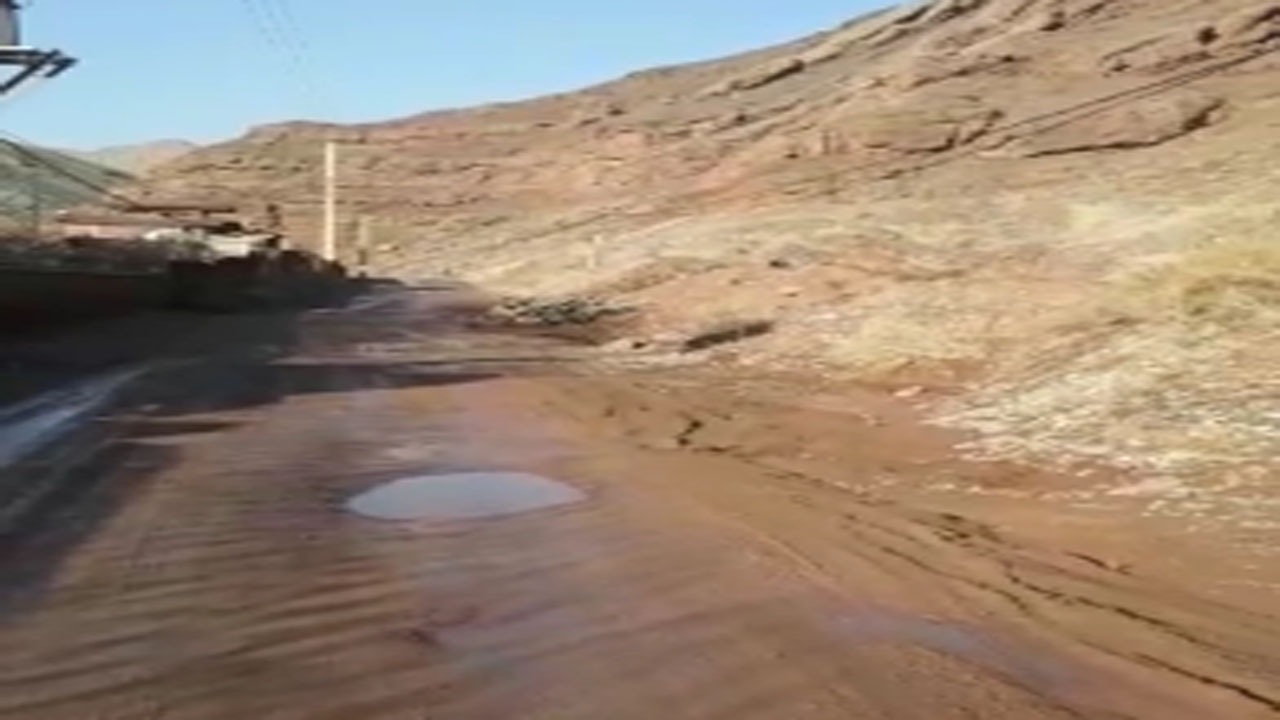 گلایه از وضع اسفناک جاده در روستای آتشان + فیلم