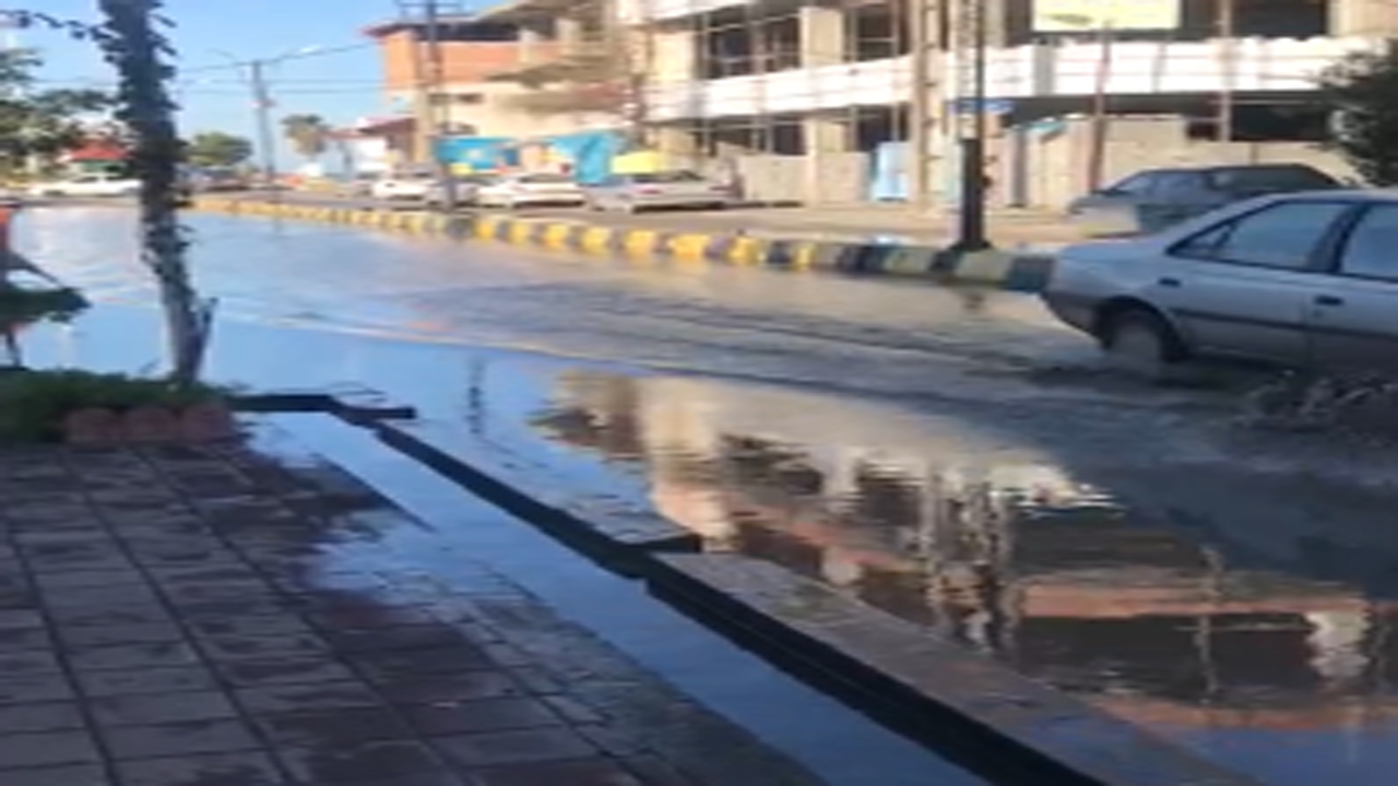 گلایه از آبگرفتگی یک خیابان در نوشهر + فیلم