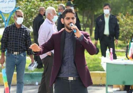 خوانندگی حسین باقری در مراسم راهپیمایی 22 بهمن