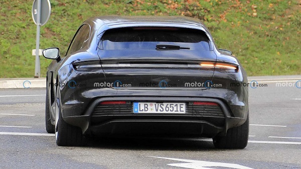 رونمایی پورشه از خودرو Porsche Taycan Cross Turismo 2022