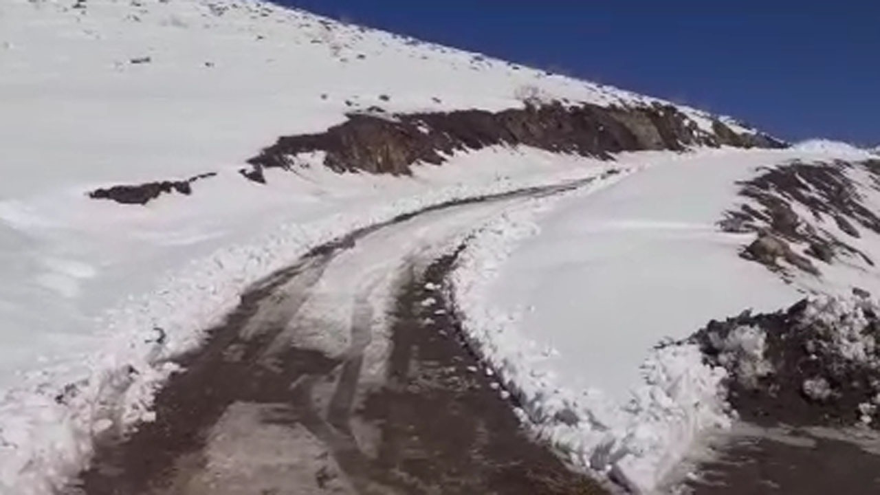 گلایه از وضع نامناسب جاده در روستای دره سیب + فیلم