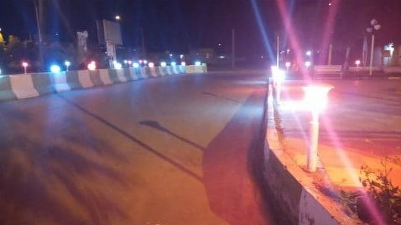 نصب پایه چراغ روشنایی در سطح شهر مهران