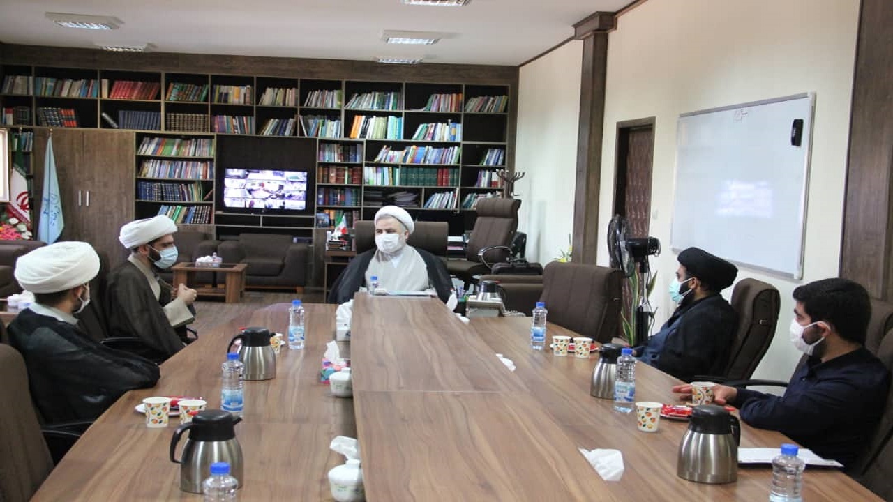 خدمت رسانی طلاب در بیمارستان‌ها، رابطه میان روحانیت و مردم را عمیق‌تر کرد