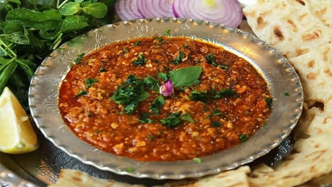 آموزش تصویری پخت میرزا قاسمی به سبک شمالی‌ها + فیلم