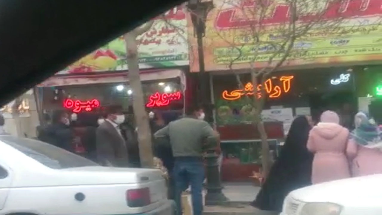 فیلمی از صف طولانی مرغ در مشهد