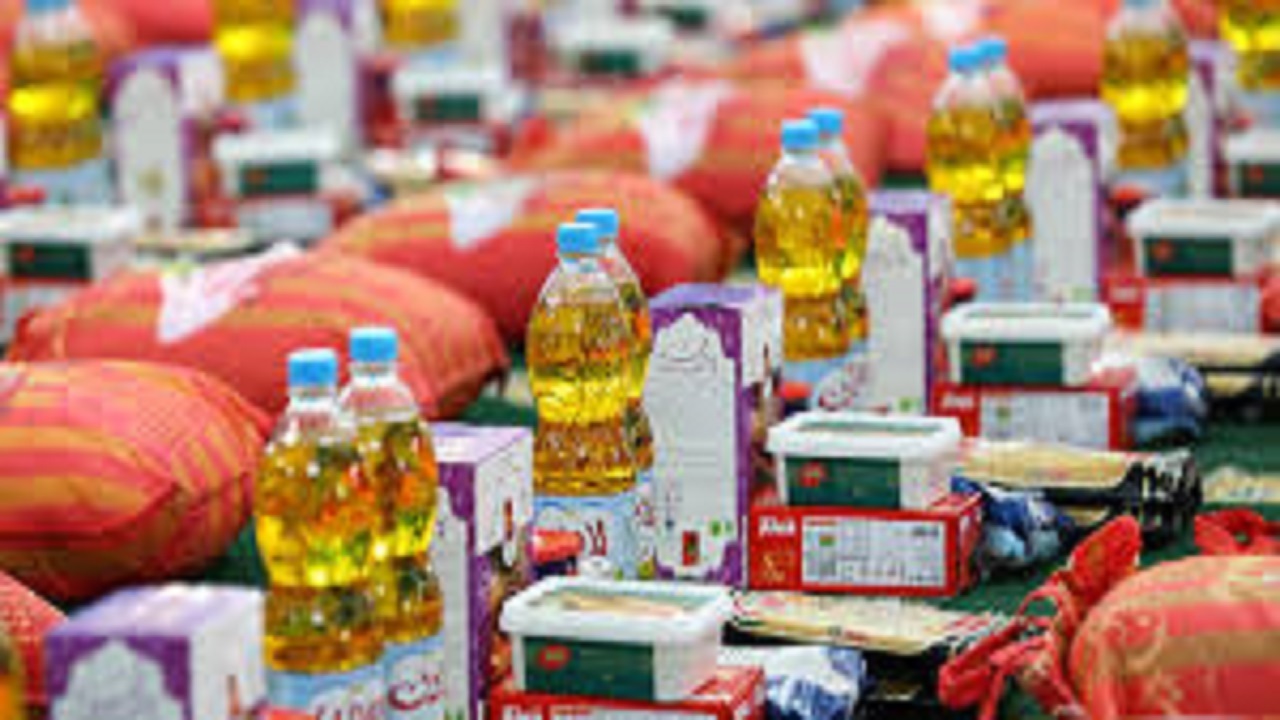 توزیع ۷۰۰ بسته معیشتی بهداشتی و نوشت افزار در ملکان