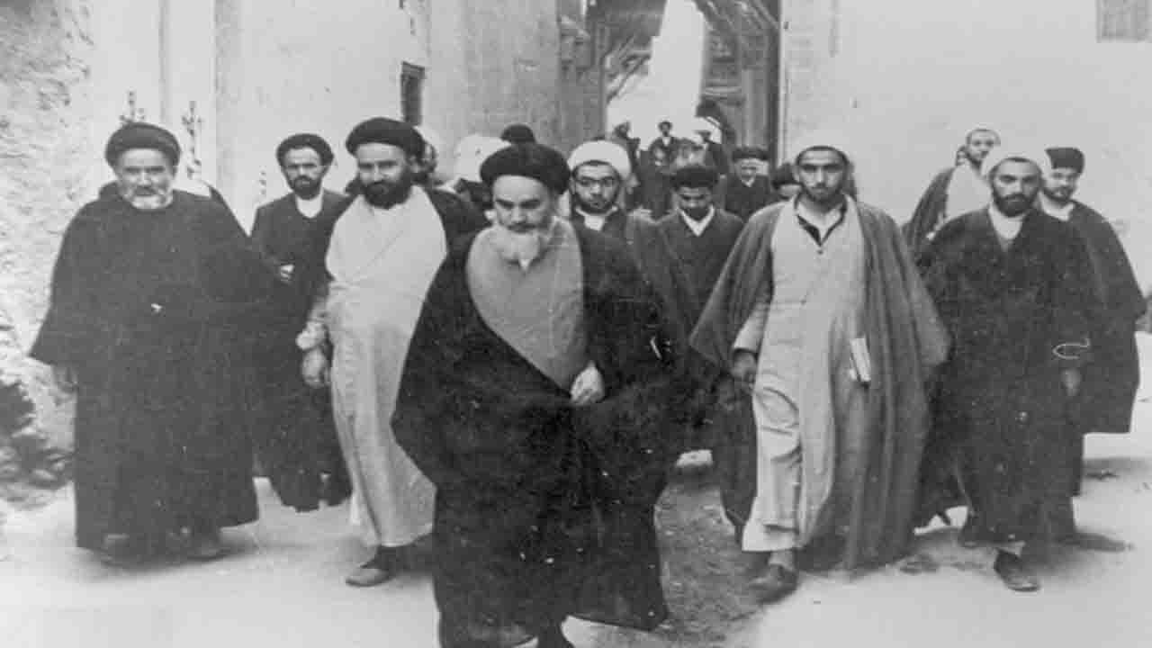امام خمینی در نجف با چه وسیله نقلیه ای تردد می کردند؟
