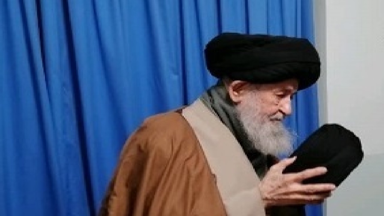عمامه گذاری جمعی از طلاب به دست آیت الله علوی گرگانی