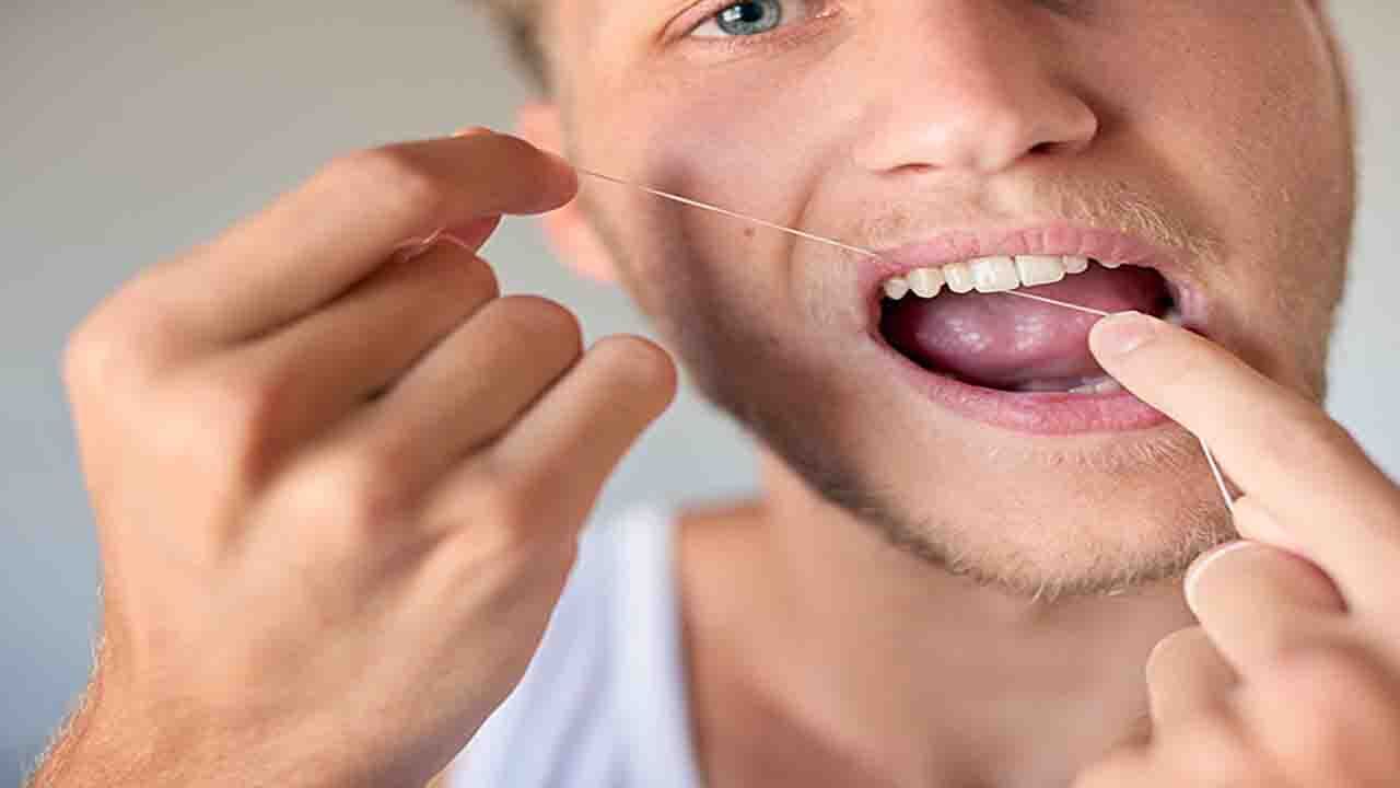 از نخ دندان قبل از مسواک زدن باید استفاده کرد یا بعد از آن؟