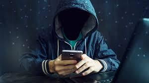 5 ترفند روانشناختی که هکرها برای فریب شما در بارگیری پرونده ها استفاده می کنند
