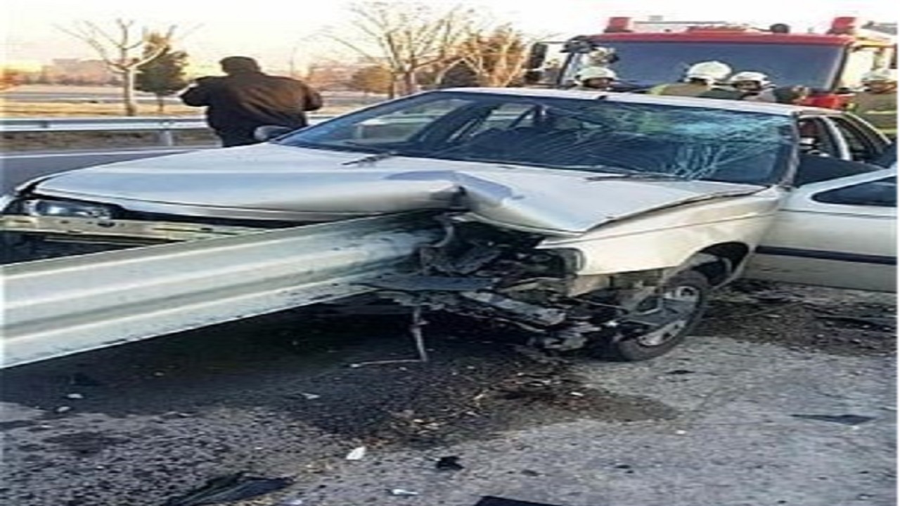۴ مصدوم در برخورد پژو ۴۰۵ با گارد ریل در محور آرادان به سرخه