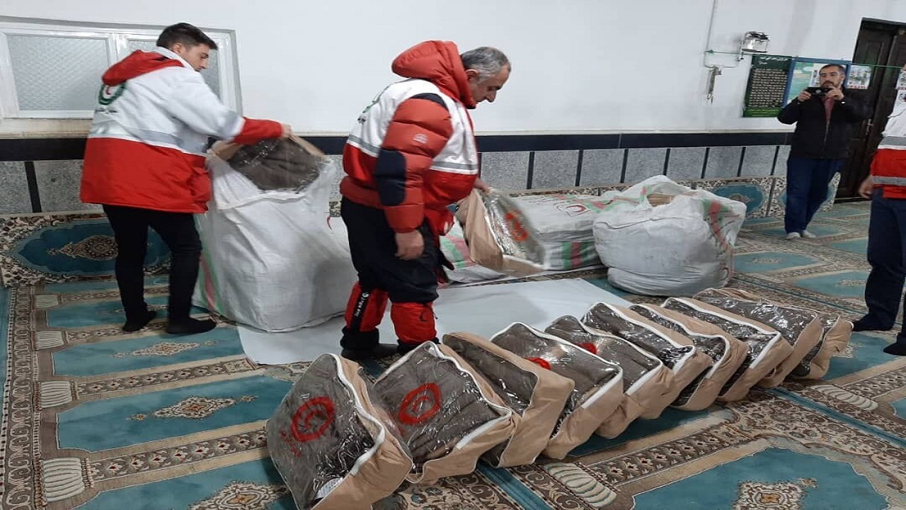 اسکان ۷۵ مسافر در راه مانده از برف و کولاک در اشتهارد