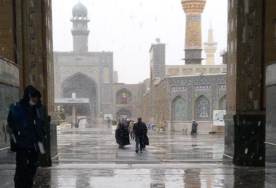 بارش برف در حرم رضوی