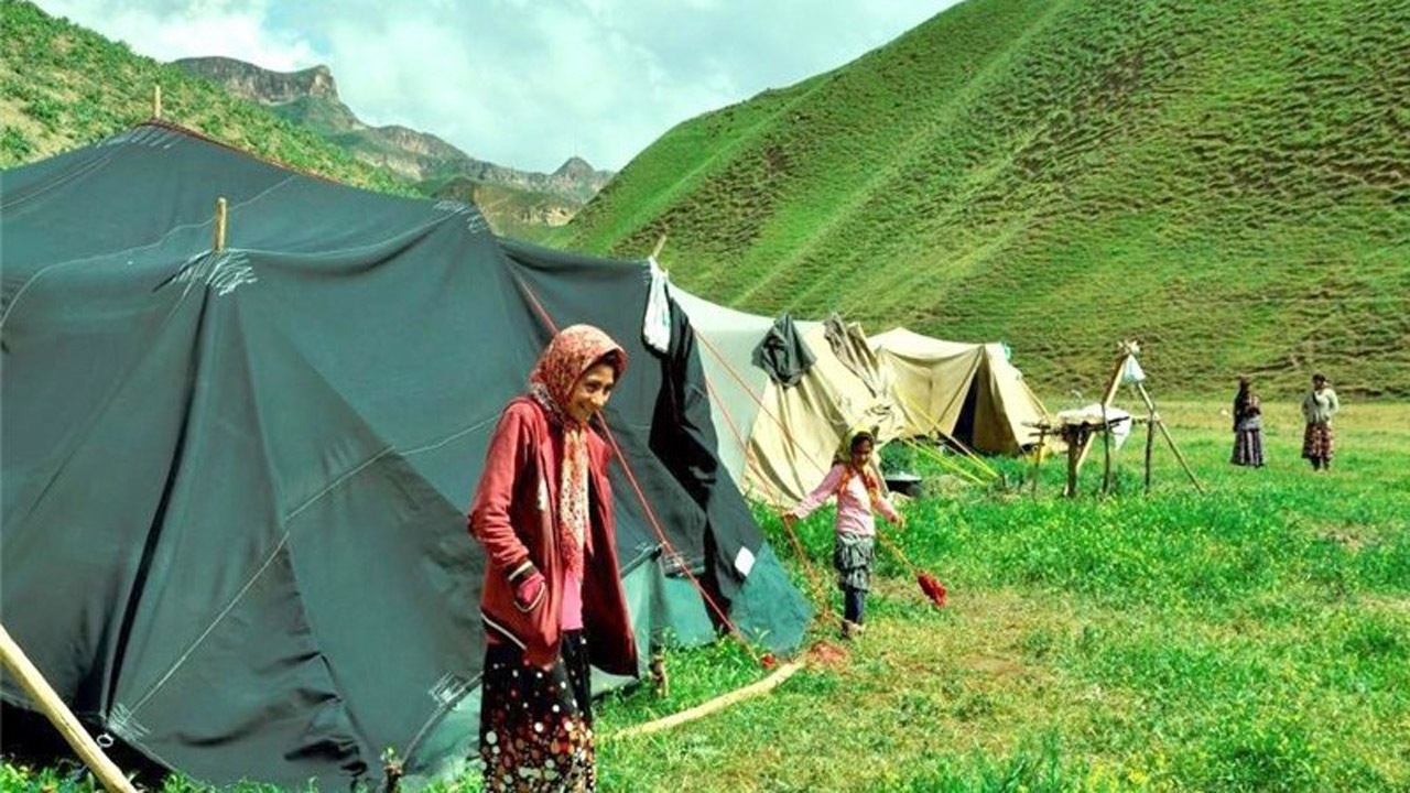 چهار محله عشایری مانه و سملقان برق‌رسانی شد