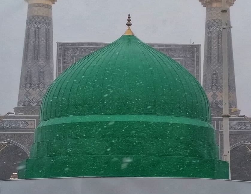 بارش برف در حرم رضوی