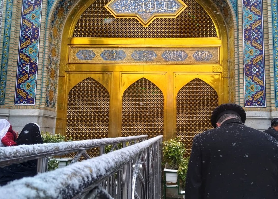 بارش برف در حرم مطهر رضوی