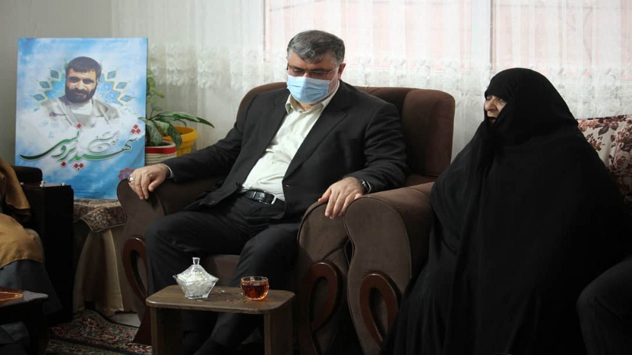 دیدار استاندار خراسان رضوی با خانواده شهید برونسی