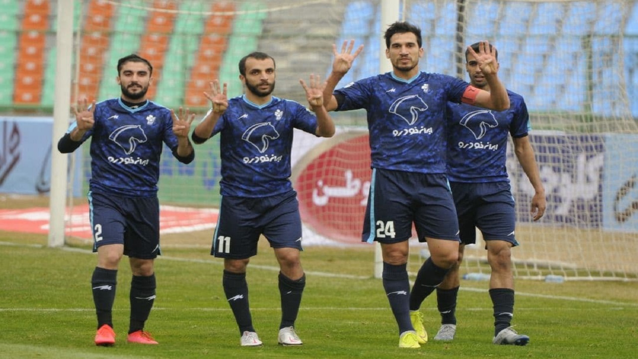 حاتمی: مددی گفت پول نداریم، برو شکایت کن/ برای استقلال خیلی زحمت کشیدم، اما بعد از ۱۰ سال طلبم را نمی‌دهند