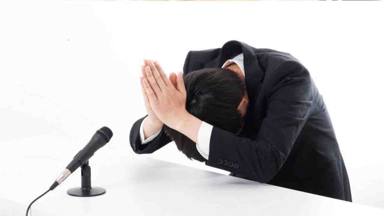 با این نشانه‌ها مچ افرادی را که الکی از شما عذرخواهی می‌کنند بگیرید!