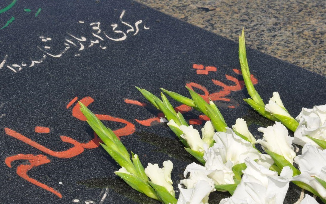 غبار روبی مزار شهدای گمنام دانشگاه آزاد اسلامی واحد مهاباد