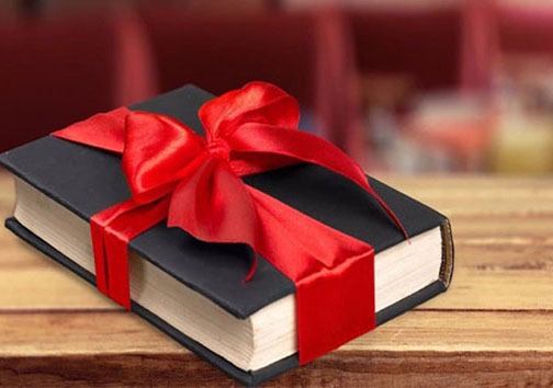 عیدی دادن کتاب یعنی ترویج فرهنگ کتابخوانی یا حال گیری ؟
