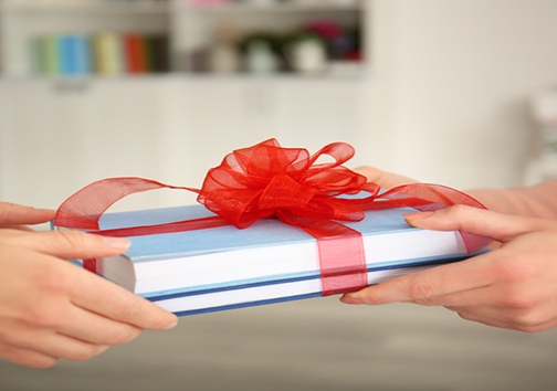 عیدی دادن کتاب یعنی ترویج فرهنگ کتابخوانی یا حال گیری ؟