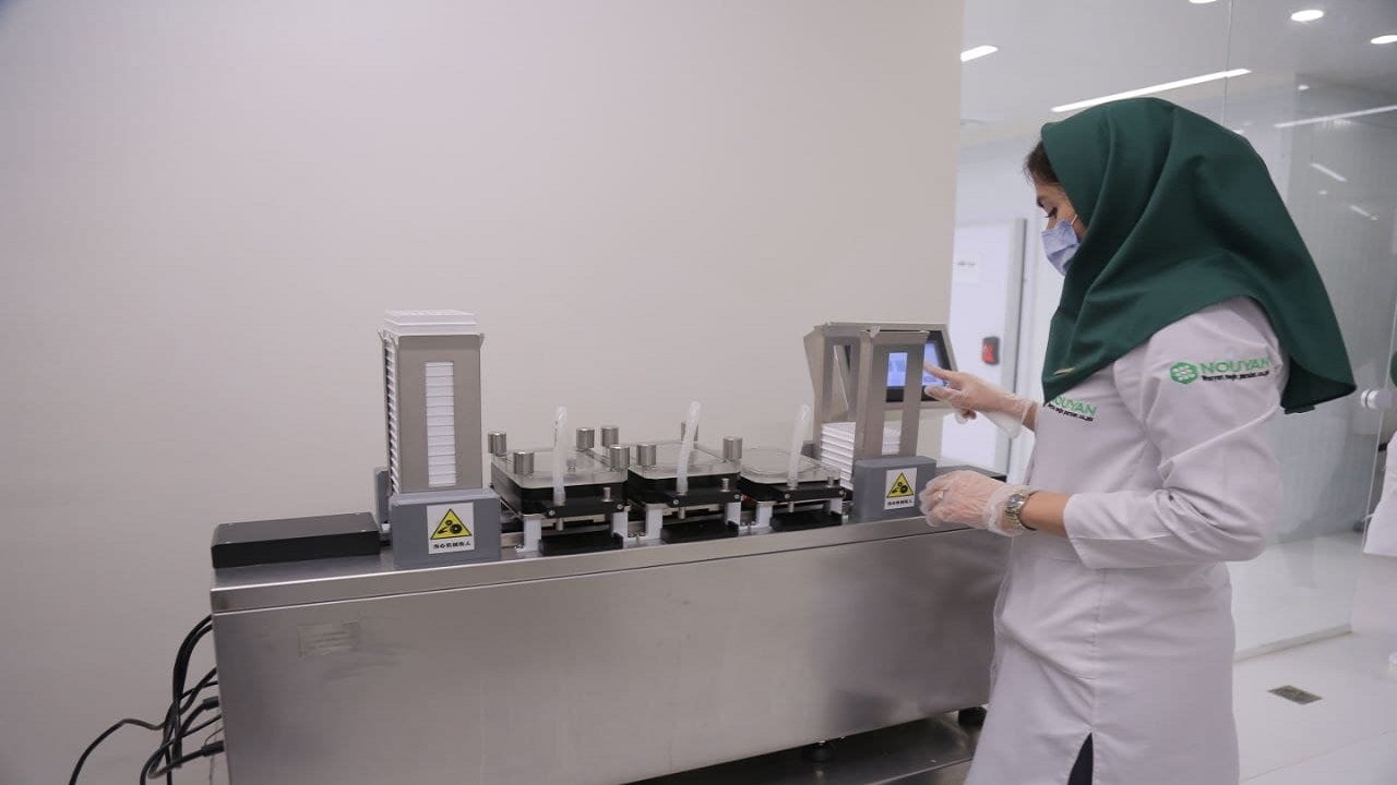 بازدید کارشناسان اداره کل  تجهیزات پزشکی و آزمایشگاهی از خط مدرن تولید کیت های الایزا شرکت نویان نگین پارسیان