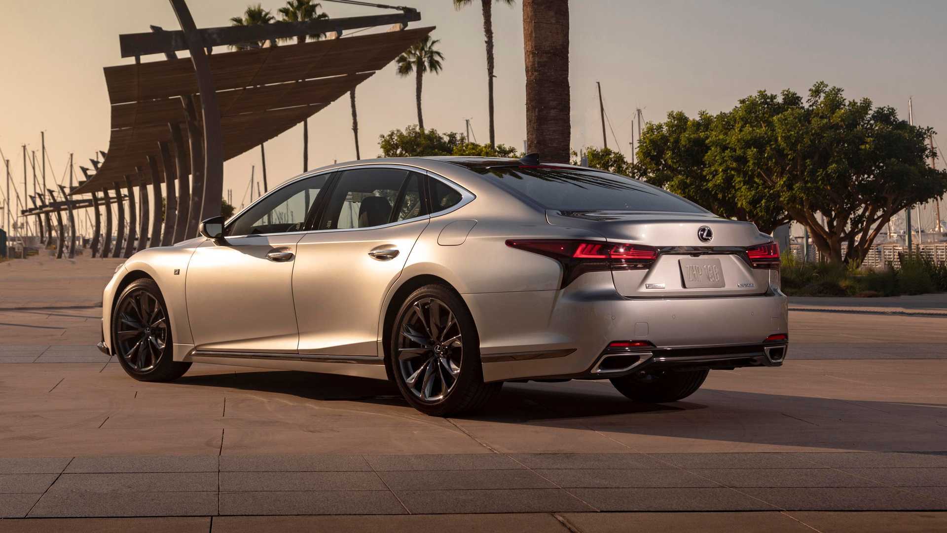 2021 لکسوس LS هیبرید