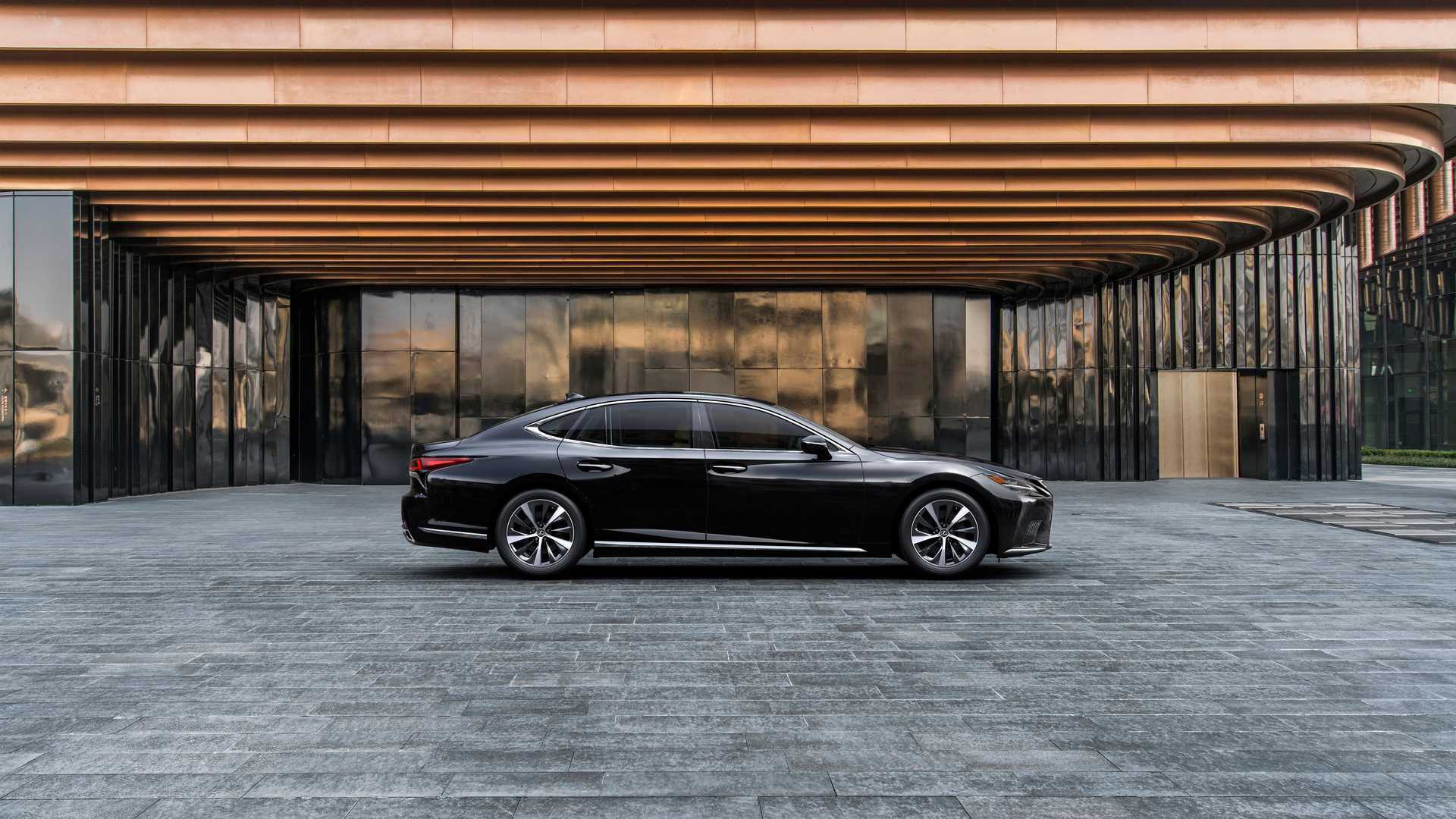 2021 لکسوس LS هیبرید