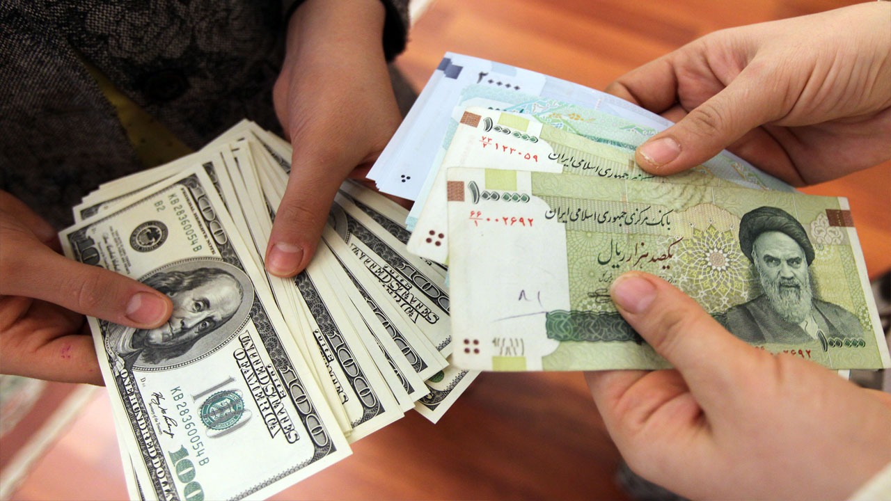 بلایی که دلار بر سر اقتصاد آورد / چرا برخی کالا‌ها با کاهش نرخ ارز ارزان نشدند؟