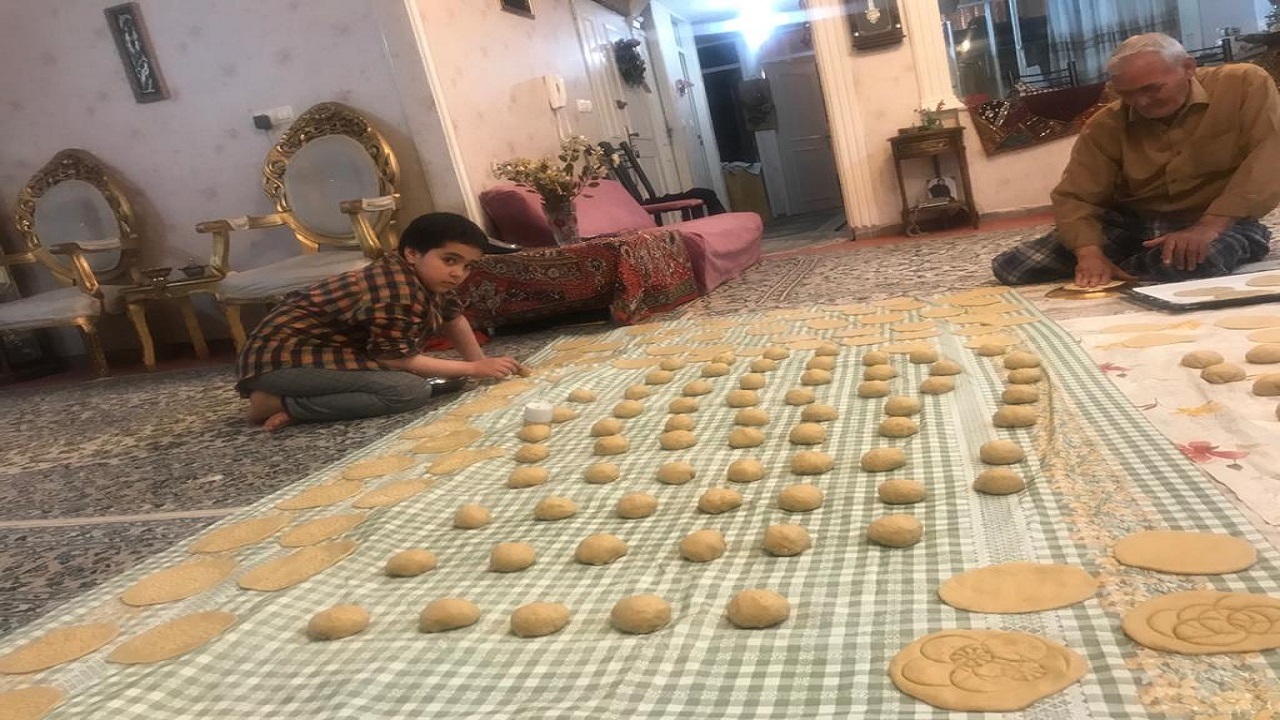 پخت کلوچه سنت دیرینه شهرستان ملایر/ سالانه ۲۵ میلیون کلوچه در ملایر تولید می&zwnj;شود