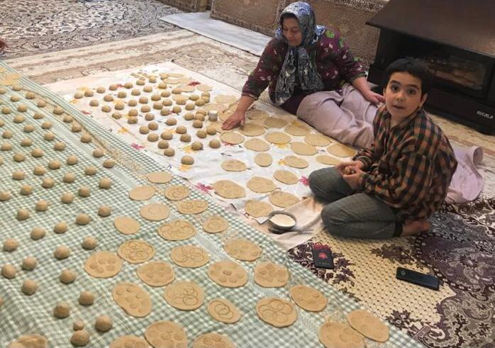 پخت کلوچه سنت دیرینه شهرستان ملایر/ سالانه ۲۵ میلیون کلوچه در ملایر تولید می&zwnj;شود