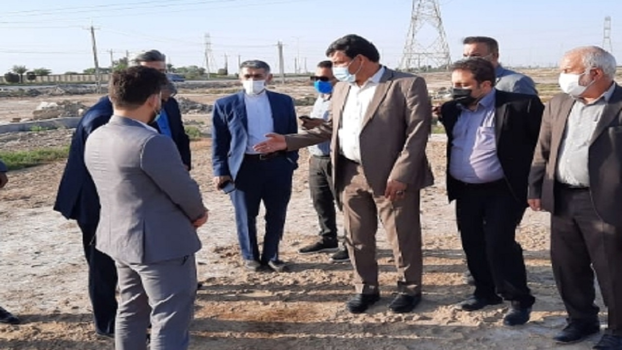 تعویض کفپوش سالن و تکمیل زمین چمن مصنوعی شهرک طالقانی