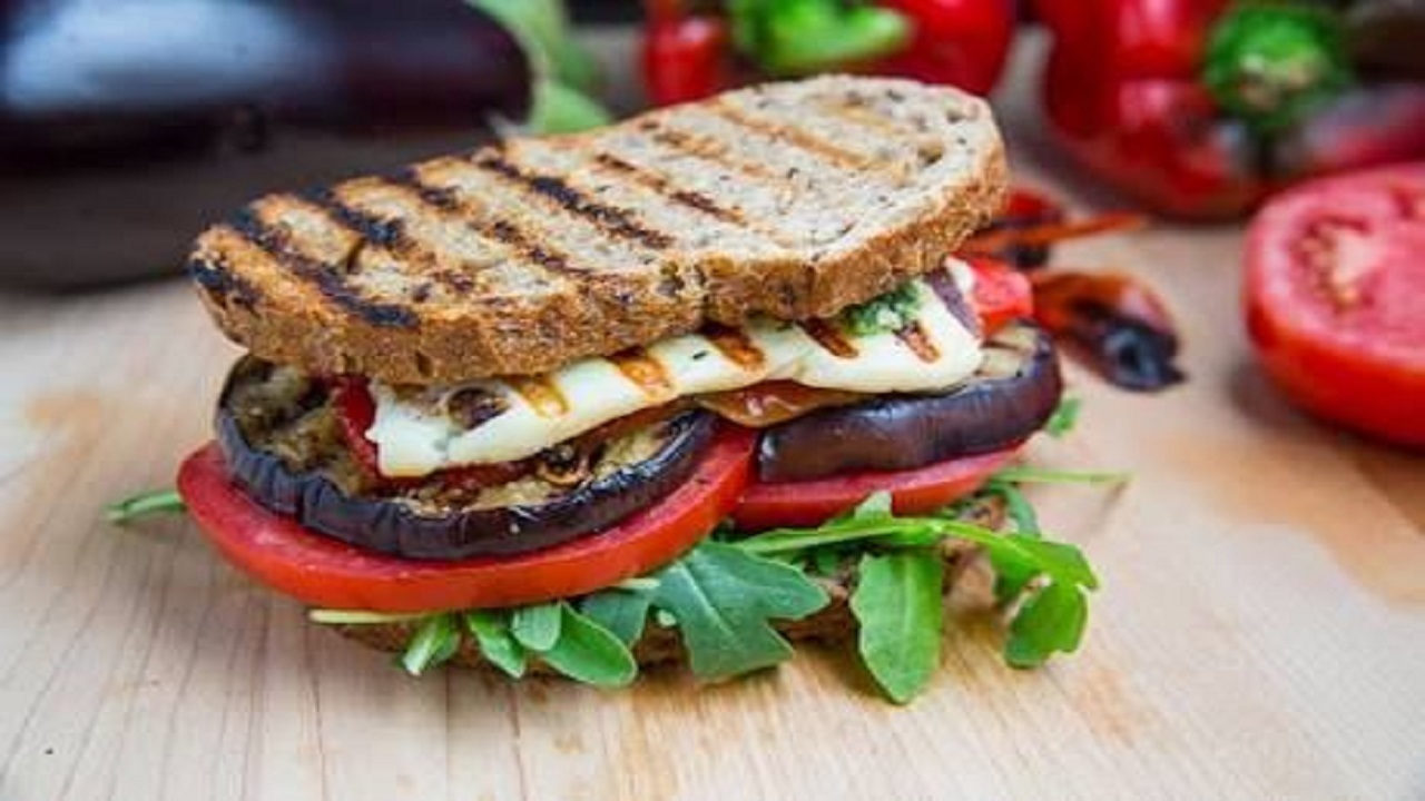 آموزش آشپزی؛ از فوت و فن&zwnj;های ته چین گوشت و بادمجان و پیراشکی عربی مخصوص تا شیرینی قندی قزوینی با فر و بدون فر + تصاویر