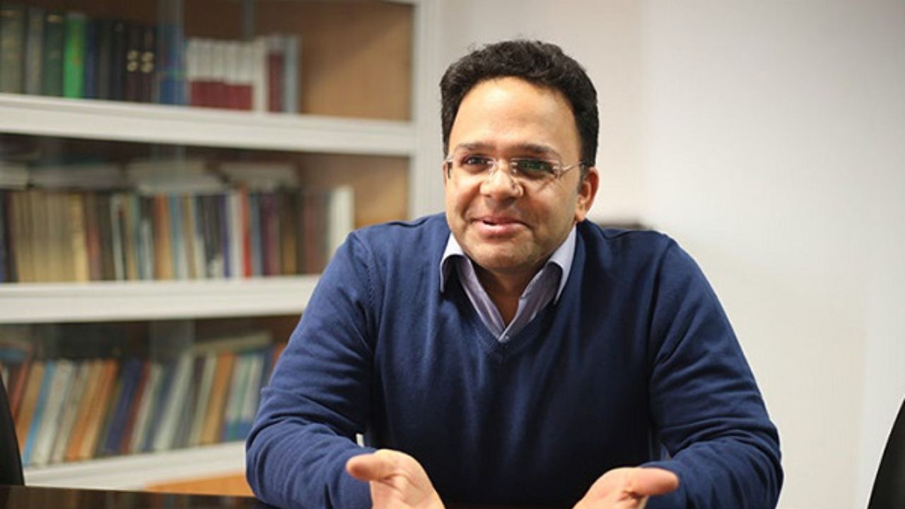 برخی معتقدند که دستگاه دیپلماسی در سال ۹۹ در زمینه سیاست گذاری موفق عمل نکرد