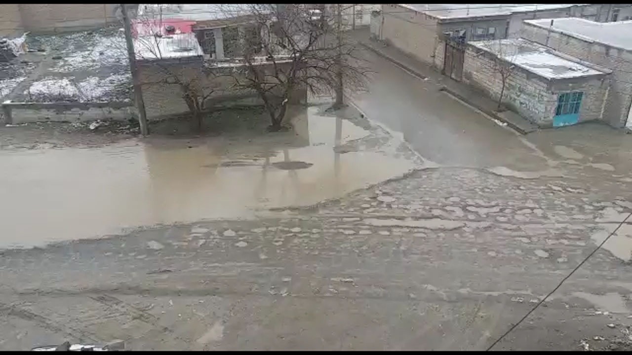 آبگرفتگی یک خیابان در پارس‌آباد مغان + فیلم