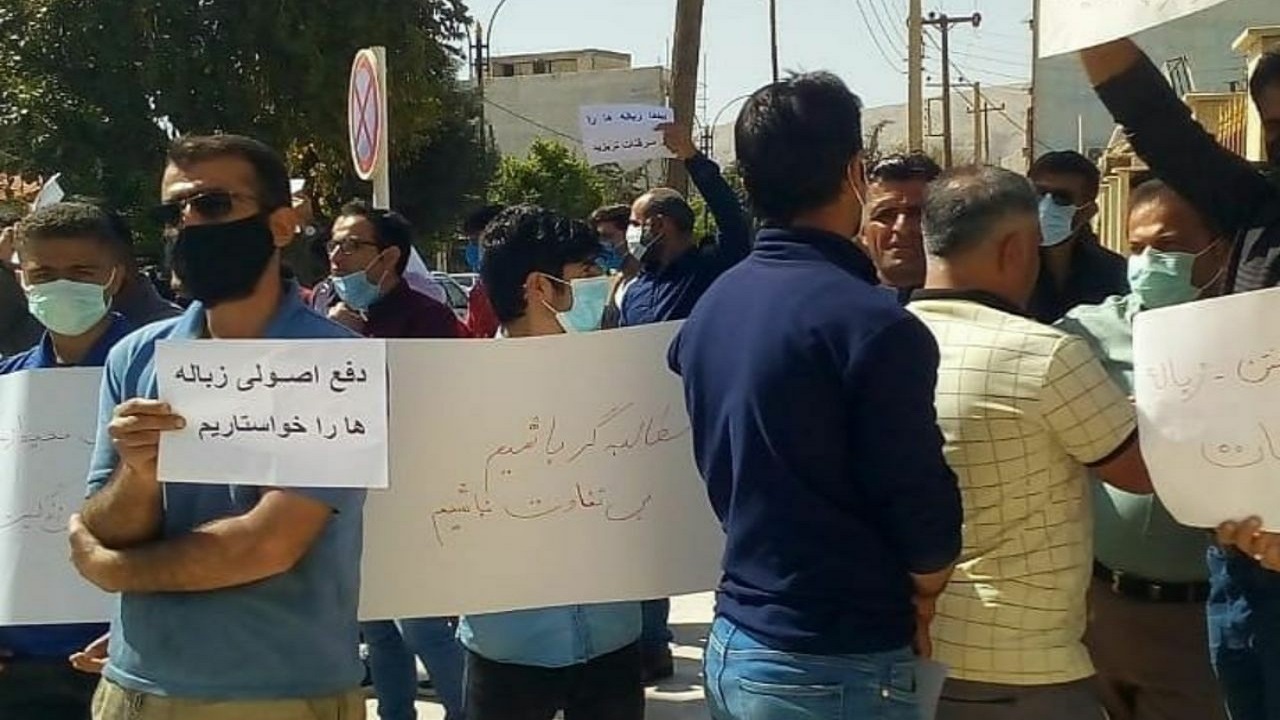 تجمع ساکنان سرقنات ایذه در اعتراض به تخلیه پسماند در این منطقه