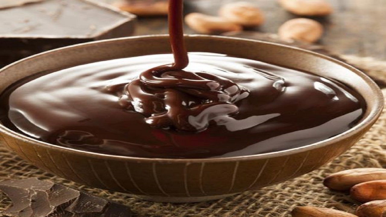 طرز تهیه گاناش شکلاتی یا سس شکلات برای تزئین روی کیک با تمام نکات