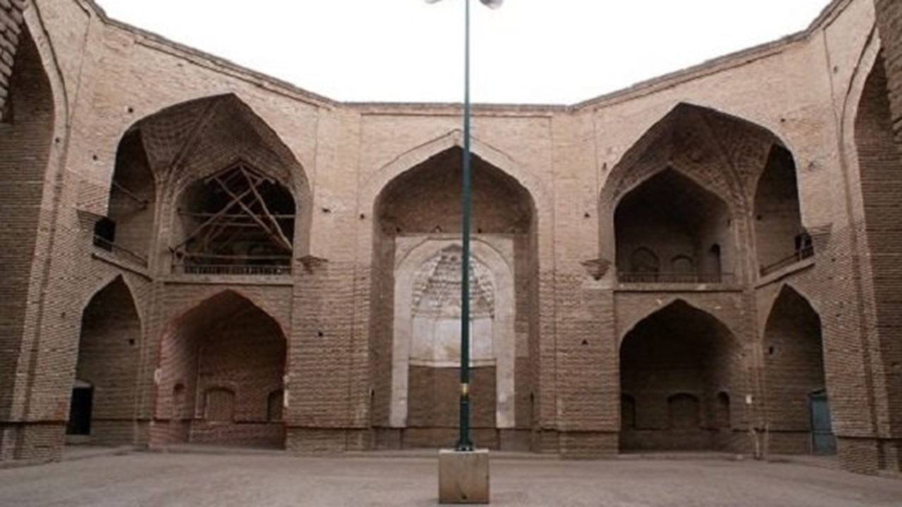 مسجد ۲۰۰ ساله لامرد مرمت شد
