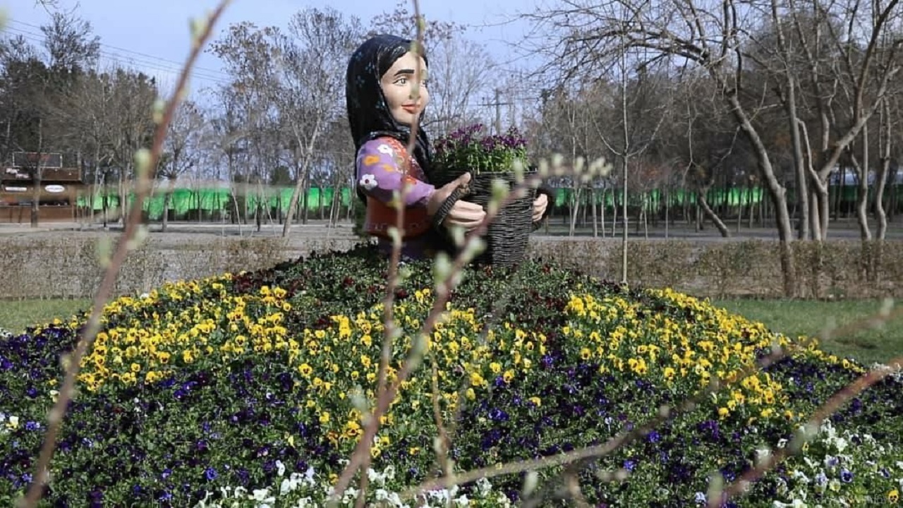 کاشت بیش از ۱۷ میلیون بوته گل در حاشیه معابر سطح شهر