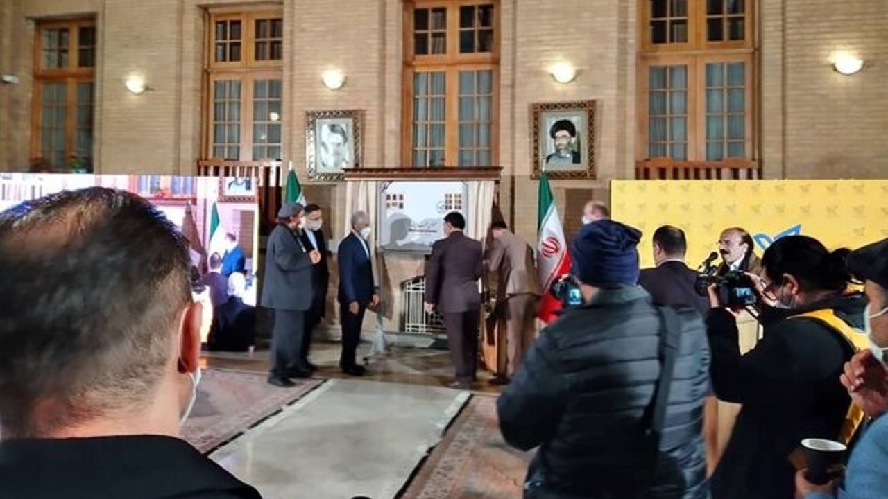 تمبر، نامه و کارت پستال؛ آثار انحصاری و ویژه در تحکیم رشته های ارتباط انسانی