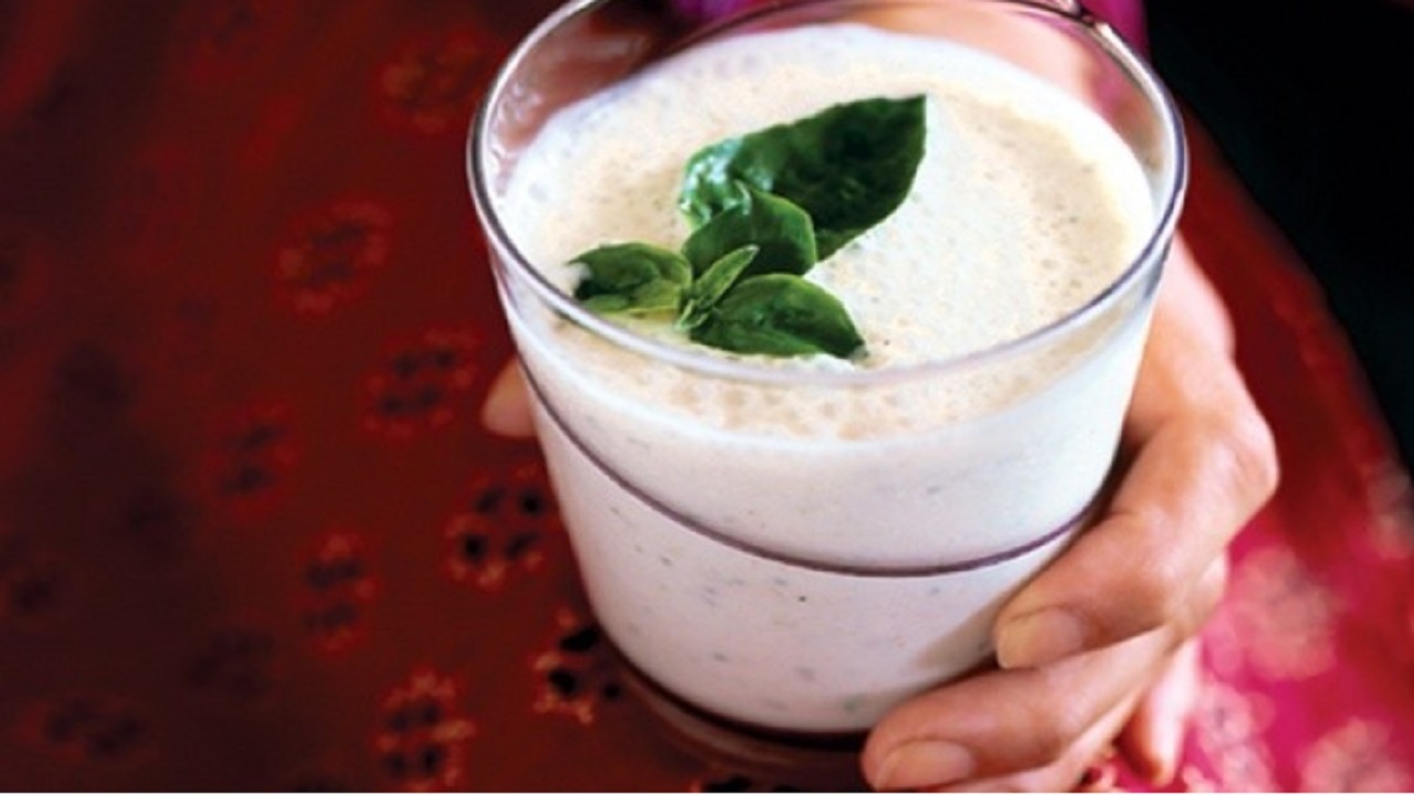 طرز تهیه شیر موز هندی؛ خوشمزه و مقوی