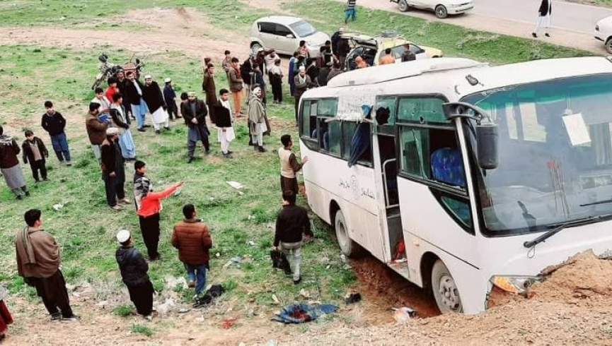 موتر اساتید و دانشجویان دانشگاه بغلان هدف تیراندازی قرار گرفت