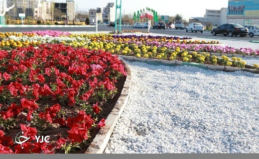 گل آرایی خیابان ها و فضای عمومی شهر یزد در آستانه نوروز